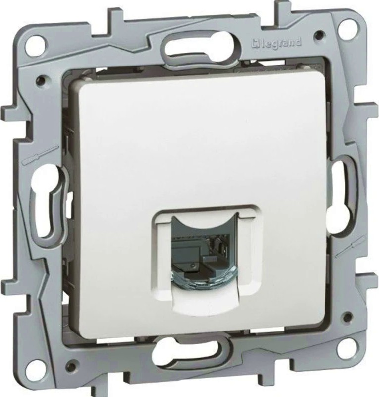 Единична компютърна розетка Legrand RJ45 UTP Единична компютърна розетка Legrand RJ45 UTP - За скрит монтаж от серията Niloe -